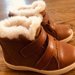 Ugg velcro boots size 7